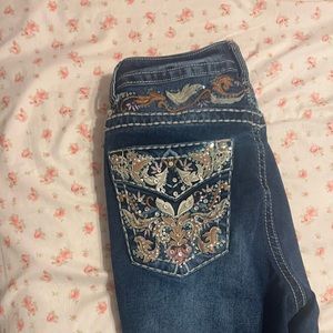Selling these pretty boot cut pants has a nice embroidered design.